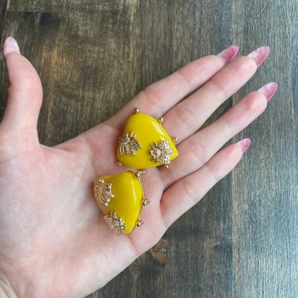 Athro Insect on THE HEART Earrings - Picture 4 of 8